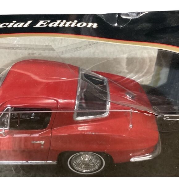 Maisto Special Edition 1965 Chevrolet Corvette 1:18 - Picture 3 of 11